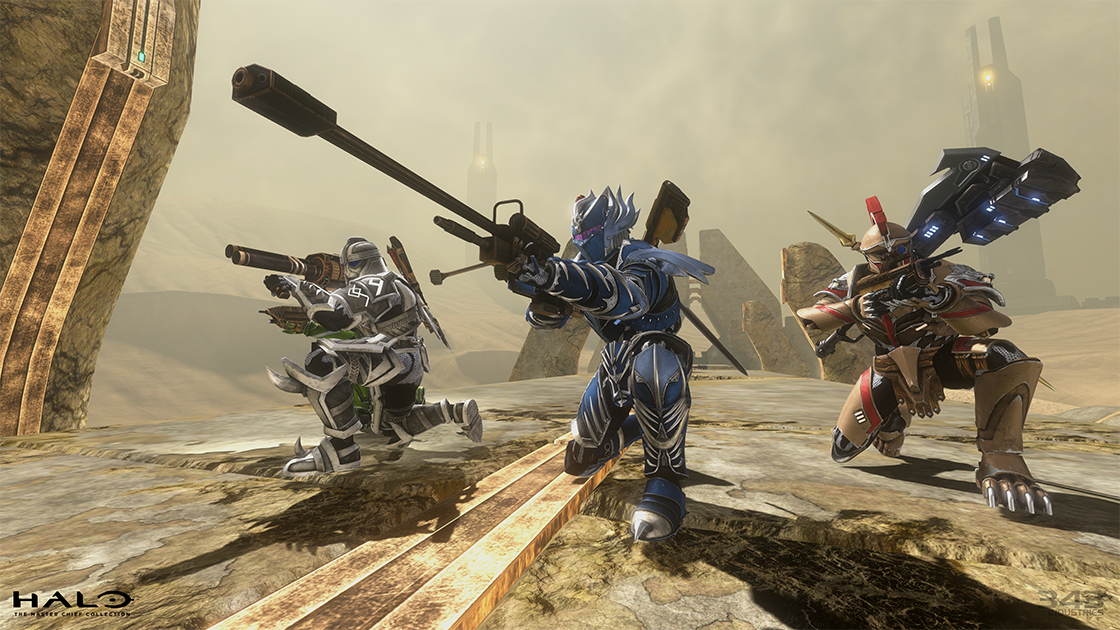 Three Spartans stand ready for action in Halo 3.
