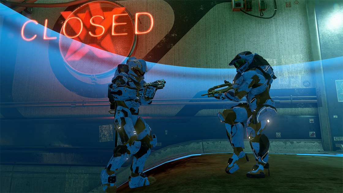 Two Blue Spartans standing in the hill as it roams around the map, 'Plaza'