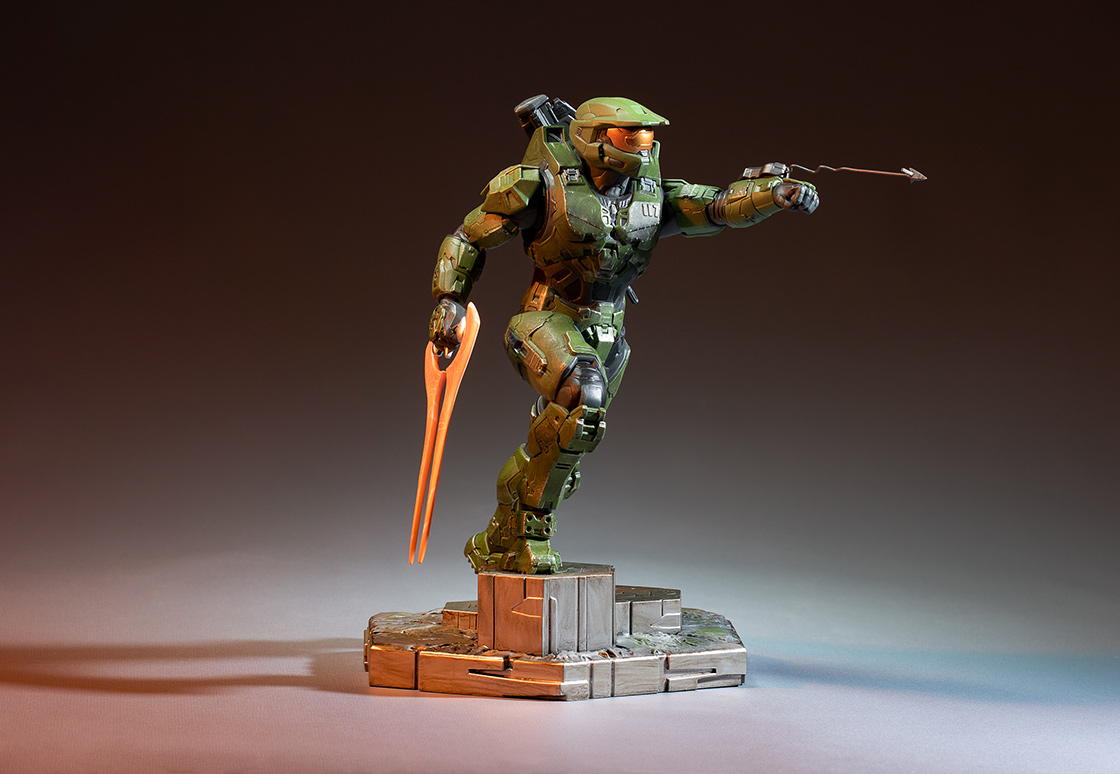 Figurine of Master Chief with a grapple hook and energy sword